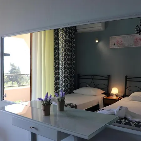 Loukia's 2 Apartment Paramonas (Corfu)